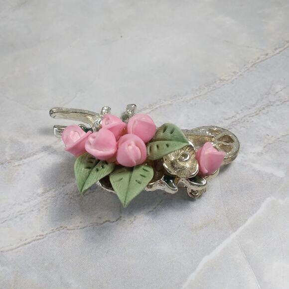 Silver Tone Wheel Barrow full of Pink Roses Brooch Pin, Vintage Spring Accessory - Picture 2 of 9